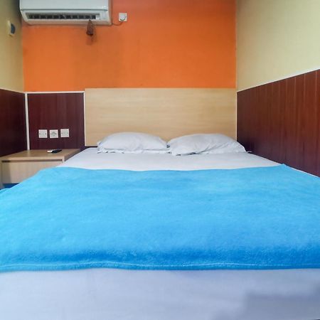 Hotel Container Inn Mitra Reddoorz Gadok Exterior photo