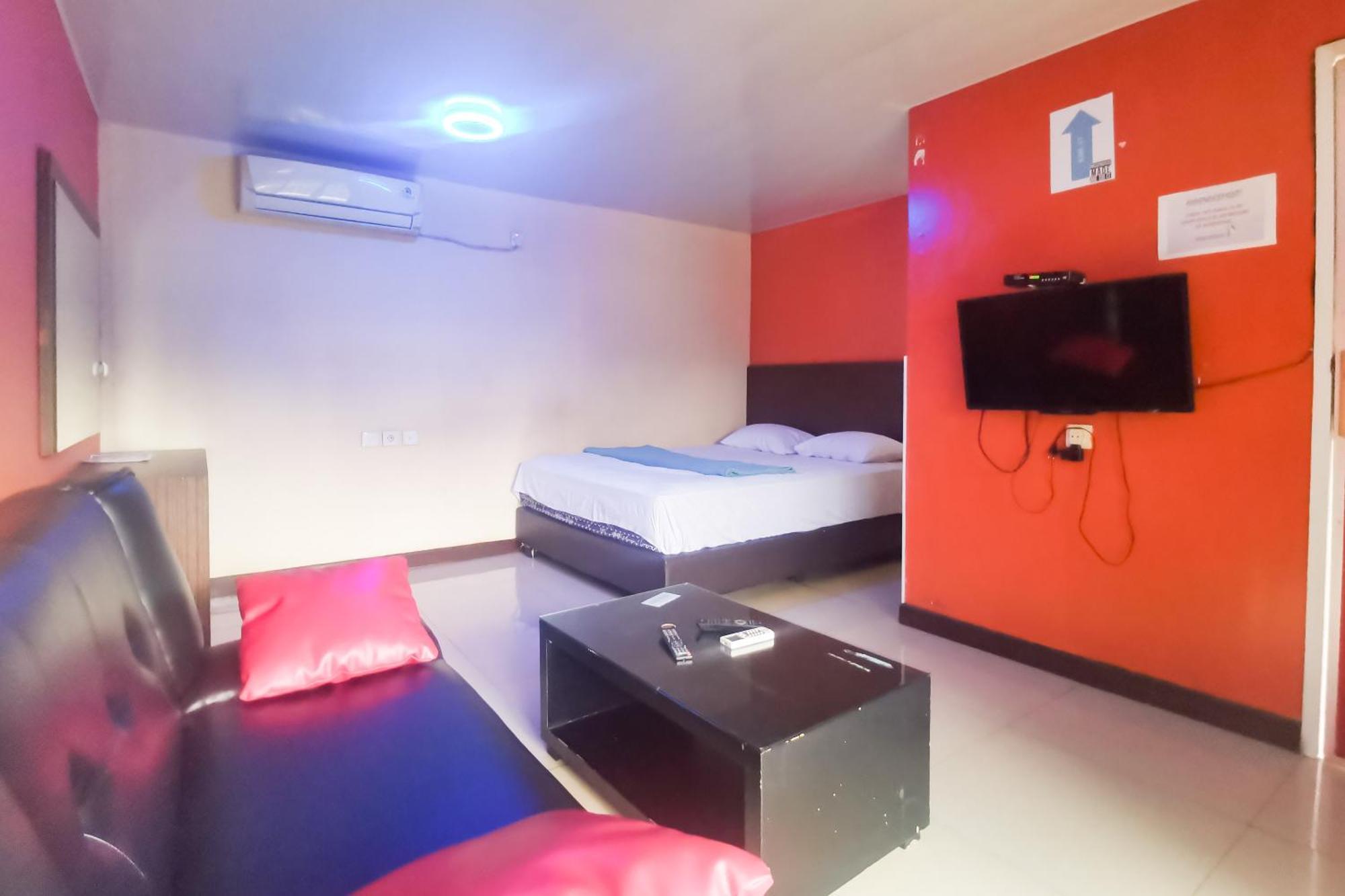 Hotel Container Inn Mitra Reddoorz Gadok Exterior photo