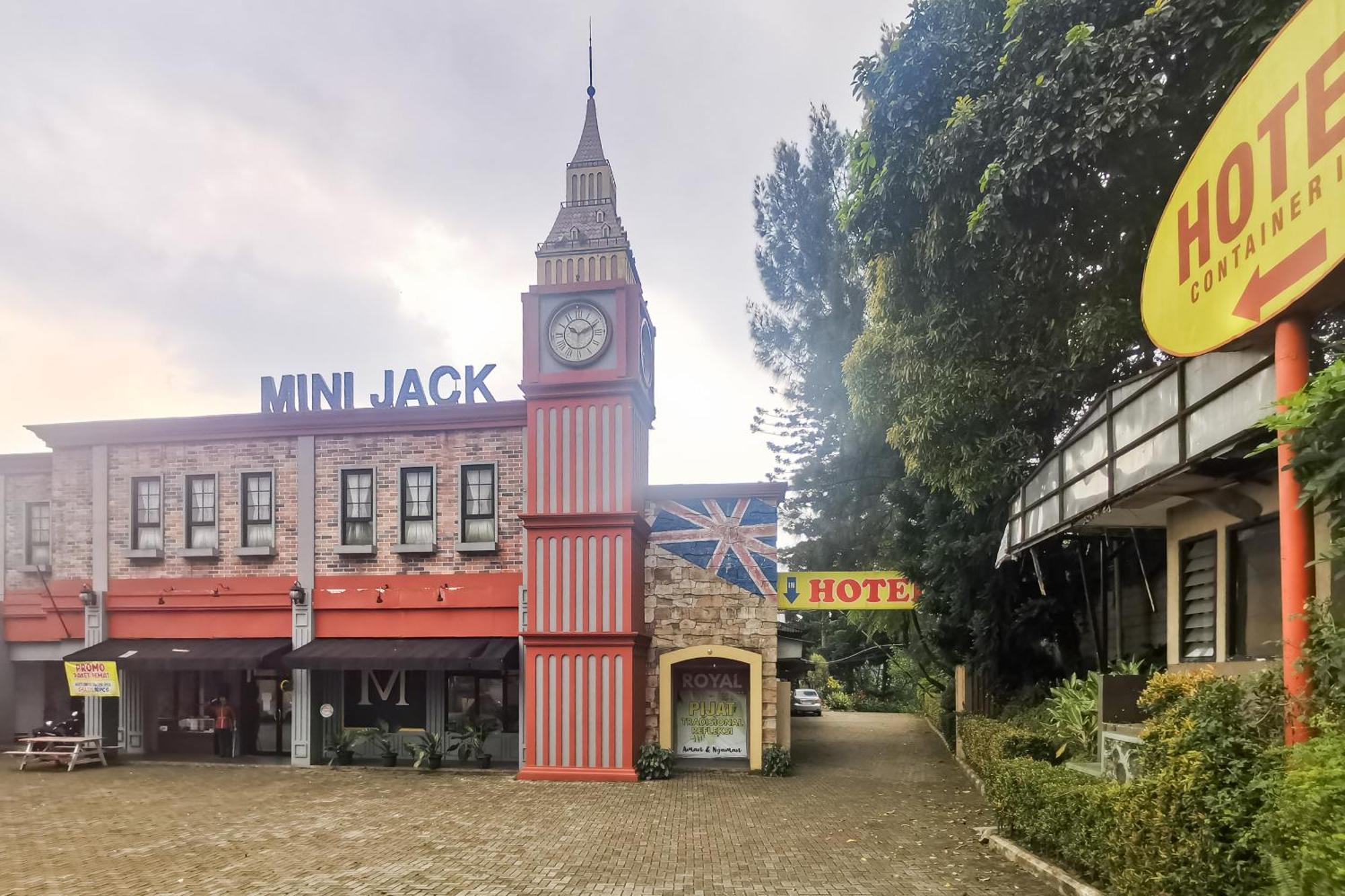Hotel Container Inn Mitra Reddoorz Gadok Exterior photo