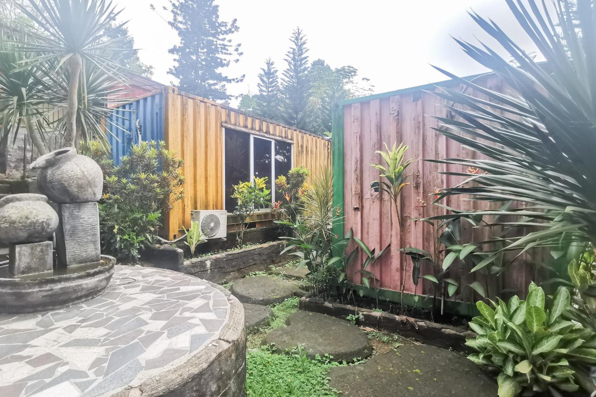 Hotel Container Inn Mitra Reddoorz Gadok Exterior photo