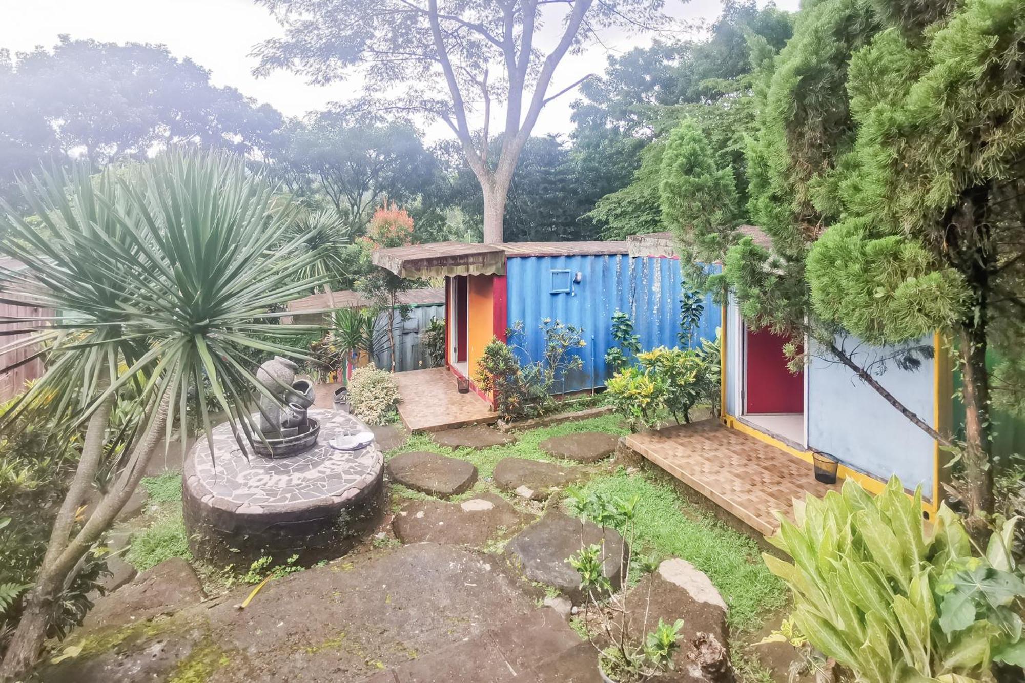 Hotel Container Inn Mitra Reddoorz Gadok Exterior photo