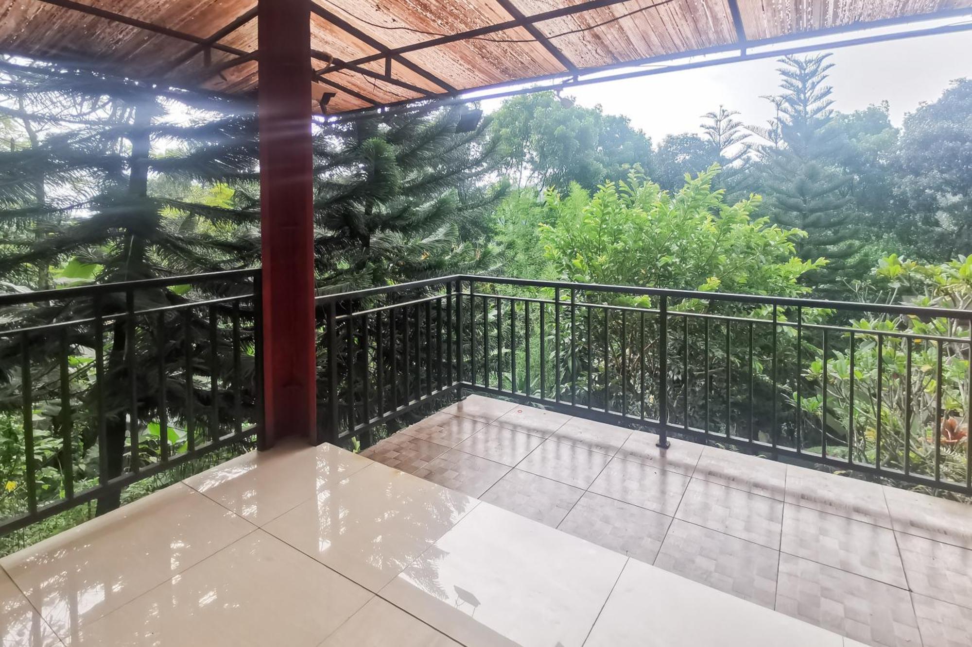 Hotel Container Inn Mitra Reddoorz Gadok Exterior photo